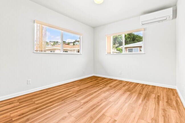 Building Photo - Spacious 3 Bedroom, 2.5 Bath Single Family...