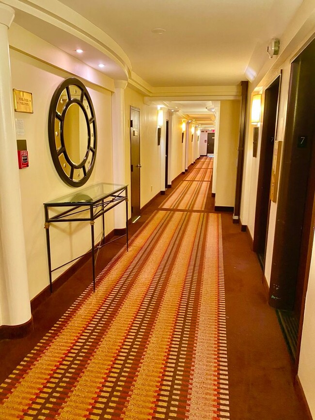 Building Photo - FREE RENT! Great Foggy Bottom One Bedroom ...