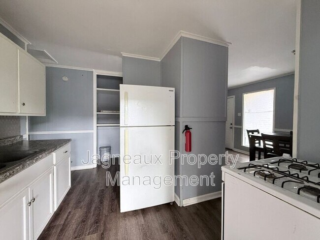 Building Photo - 4125 Legendre St