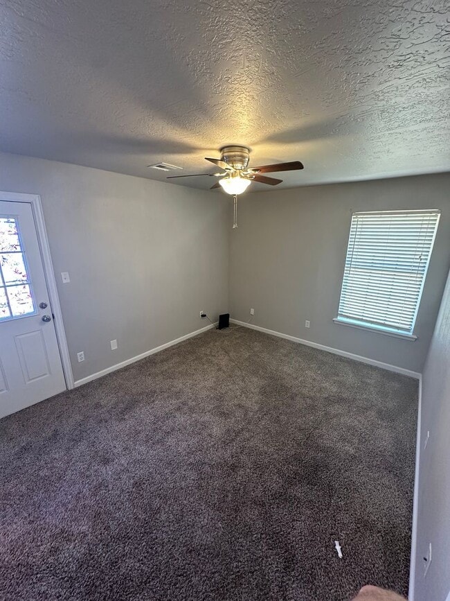 Building Photo - Total Remodel 3bed, 2bath, 2car in S Norman