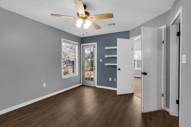 Building Photo - "Charming 3-Bed Home in Fort Walton Beach – Pet Friendly!"