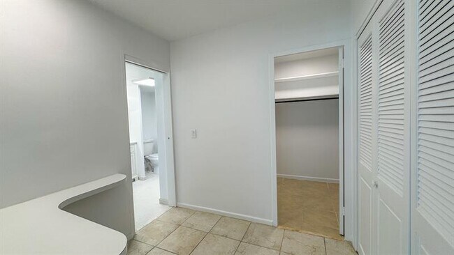 Building Photo - 3430 Galt Ocean Dr