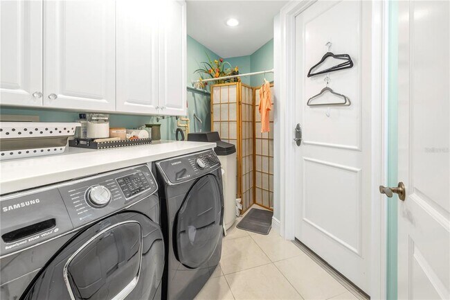 Building Photo - 400 Beach Dr NE