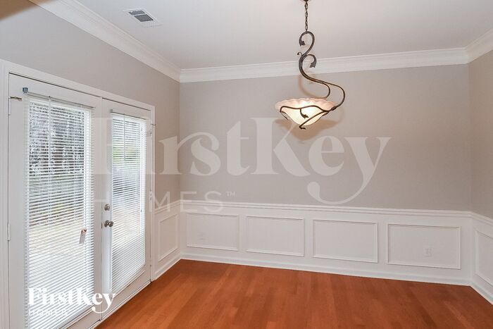 Building Photo - 8145 Willowbank Way