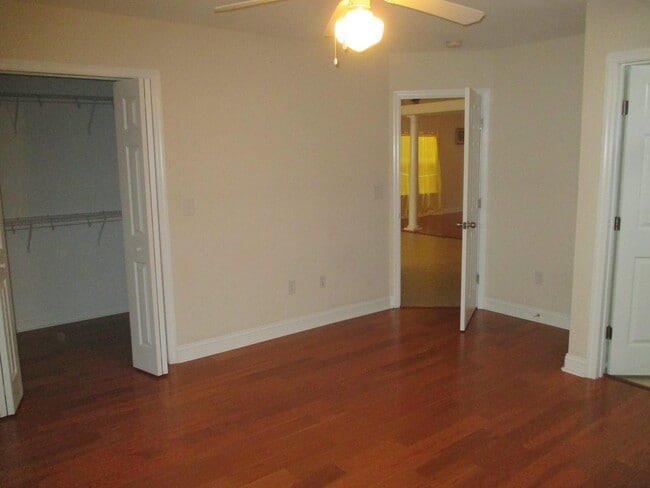Building Photo - 105 Westwood Ct