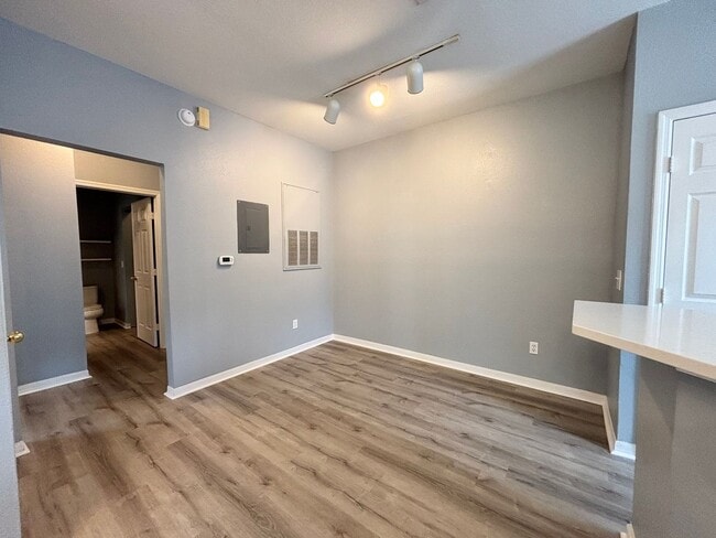 Building Photo - 13703 Richmond Park Dr N