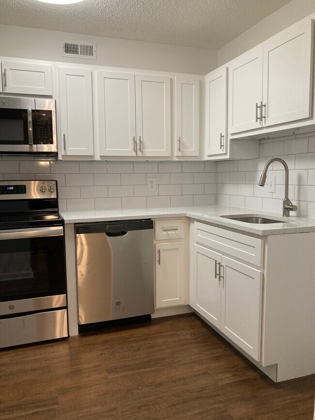 Building Photo - 1729 Redbird Cove