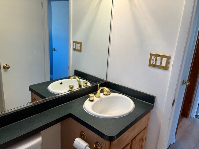 Building Photo - 2300 Midvale Ave