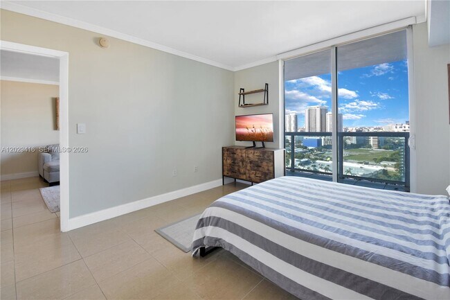 Building Photo - 1800 N Bayshore Dr
