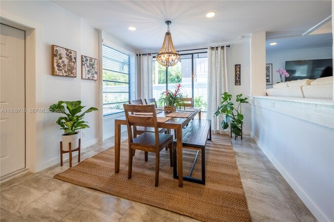 Building Photo - 1501 NE 24th St