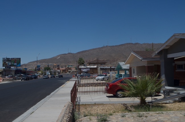Building Photo - 3825 Trowbridge Dr