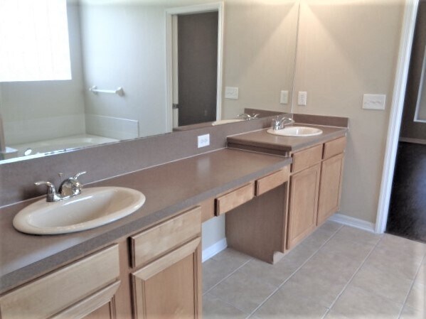 Building Photo - 10546 San Travaso Dr