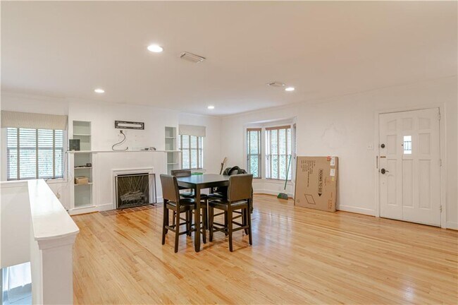 Building Photo - 324 Dalewood Dr