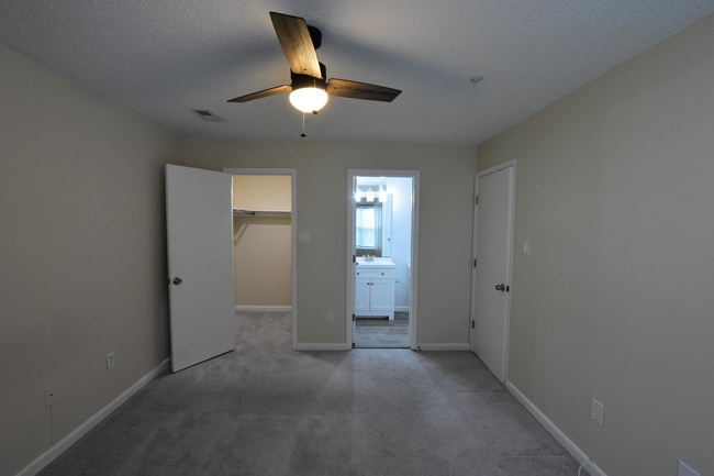 Building Photo - Spacious and Sunlit 2BR/2BA Condo with Por...