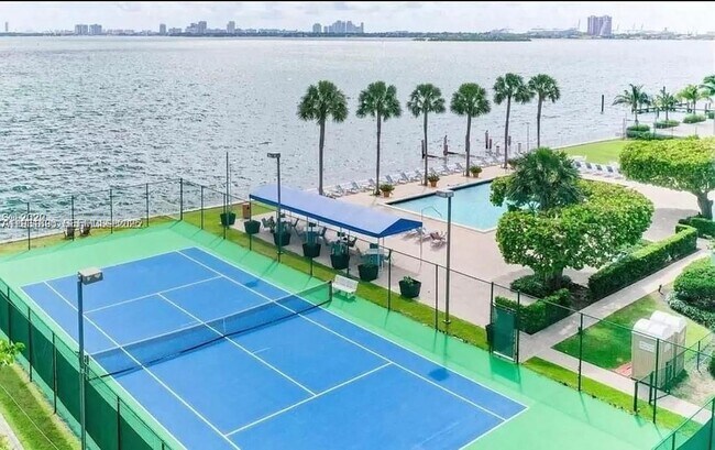 Building Photo - 3301 NE 5th Ave