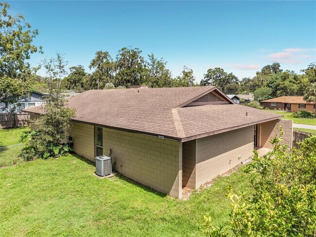 Building Photo - 4050 SE 20th Ct