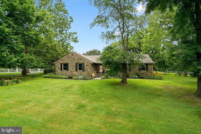 Building Photo - 15027 Braddock Rd
