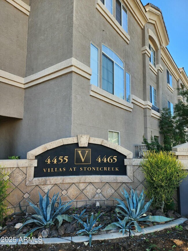 Primary Photo - 4455 E Paradise Vlg Pkwy S