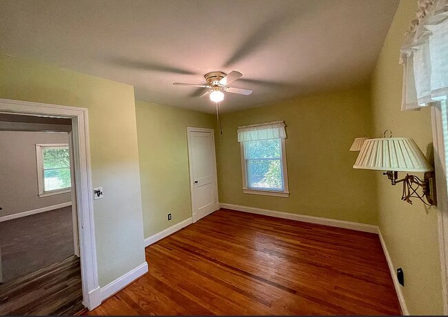 Building Photo - 803 S St Claire Dr
