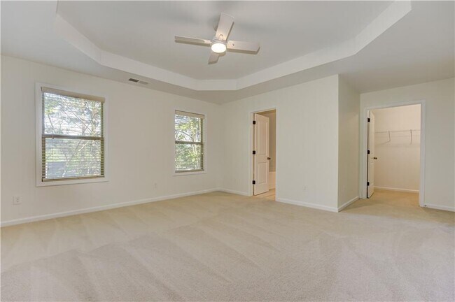 Building Photo - 605 Summit Pt