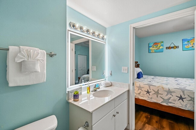 Building Photo - 9900 S Thomas Dr