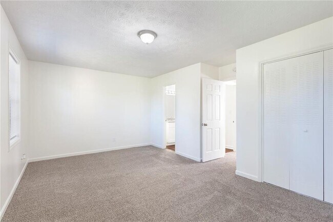 Building Photo - 330 Winding River Dr