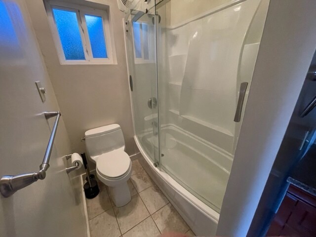 Full bath - 316 Chester St