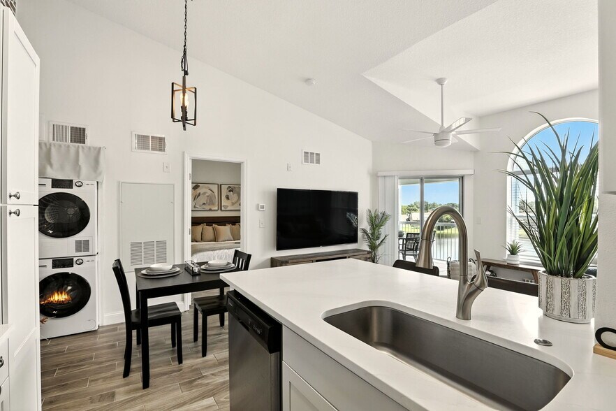 Building Photo - 2549 Grassy Point Dr