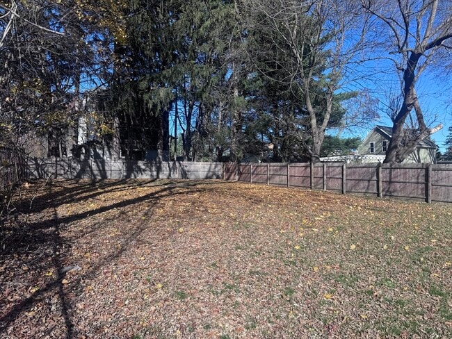 Building Photo - 116-118-118 Lawrence St