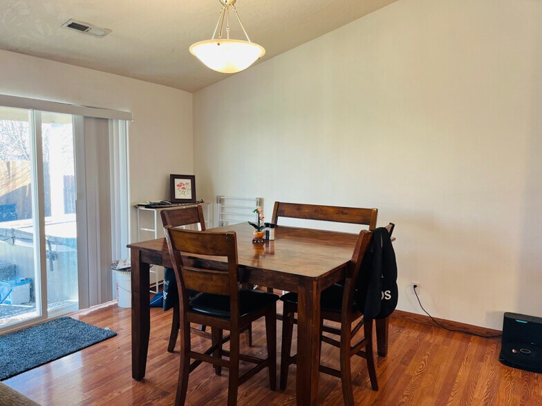 Building Photo - 1267 S 7th St