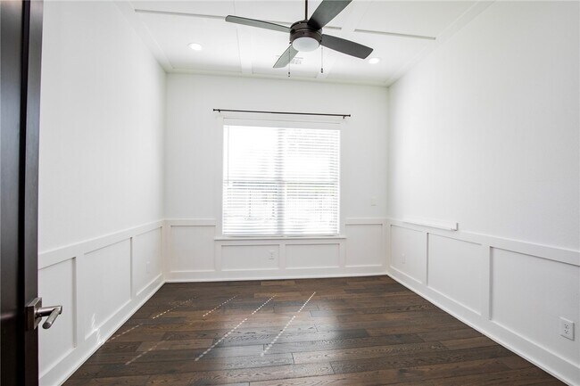 Building Photo - 3 S Castle Oaks Ct
