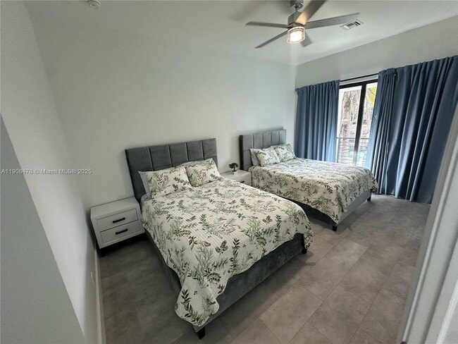 Building Photo - 2342 McKinley St