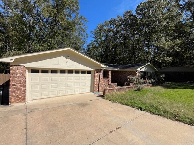 Building Photo - 16 Eastwood Dr