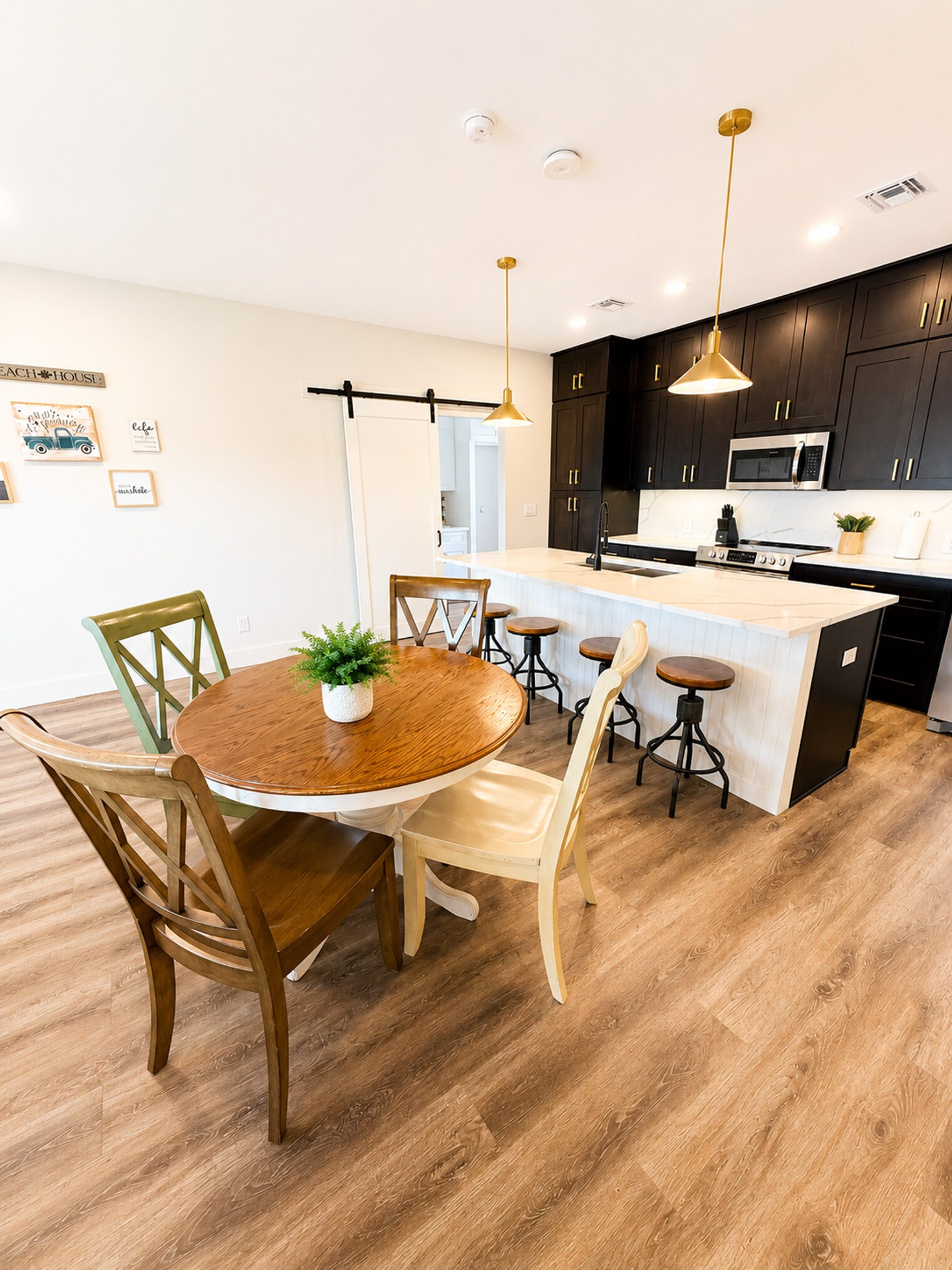 Building Photo - 107 N Commercial St