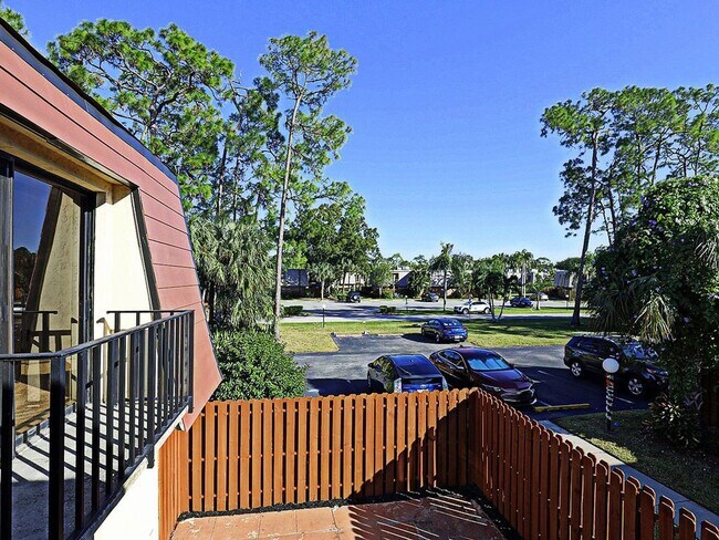 Building Photo - Parkwoods 1556-1