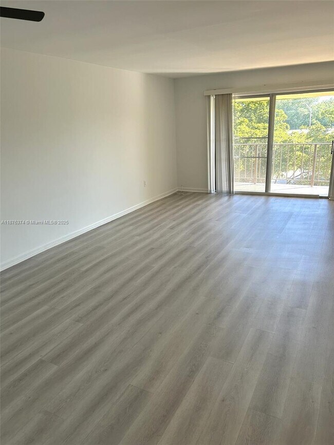 Building Photo - 11905 NE 2nd Ave