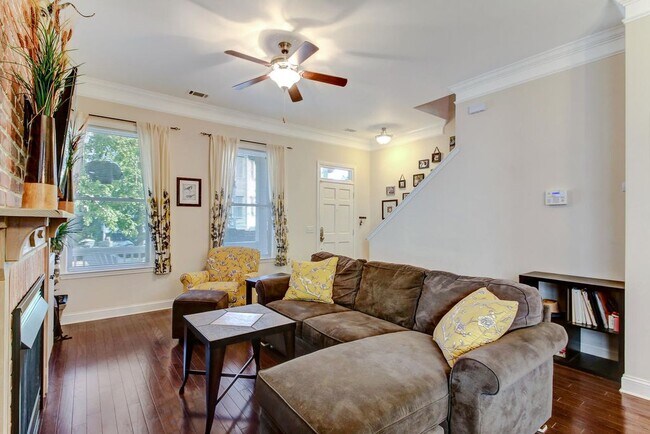 Building Photo - Furnsihed 3 bed 2.5 bath on 31st Street