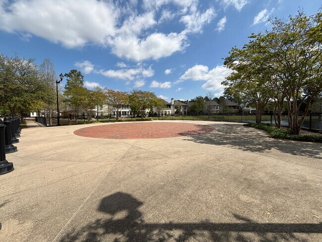 Building Photo - LUXURY LIVING IN THE PRESTIGIOUS PROVENANCE SUBDIVISION