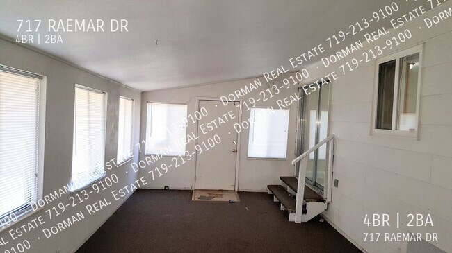 Building Photo - 717 Raemar Dr