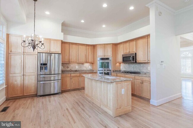 Building Photo - 2303 Sawtooth Oak Ct