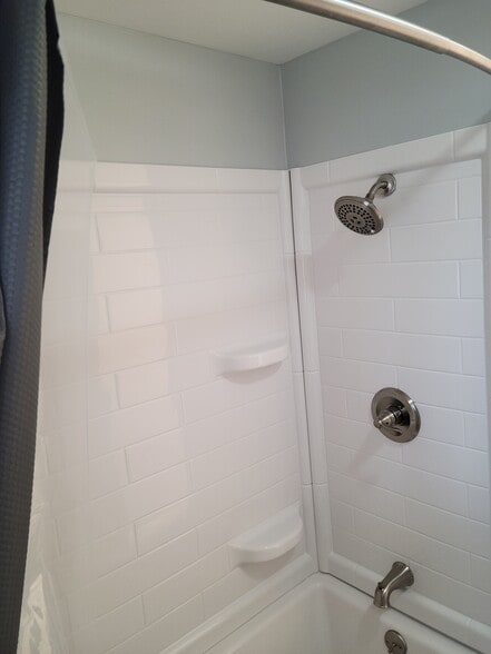 1 Bedroom Main Bathro - 183 Maple St