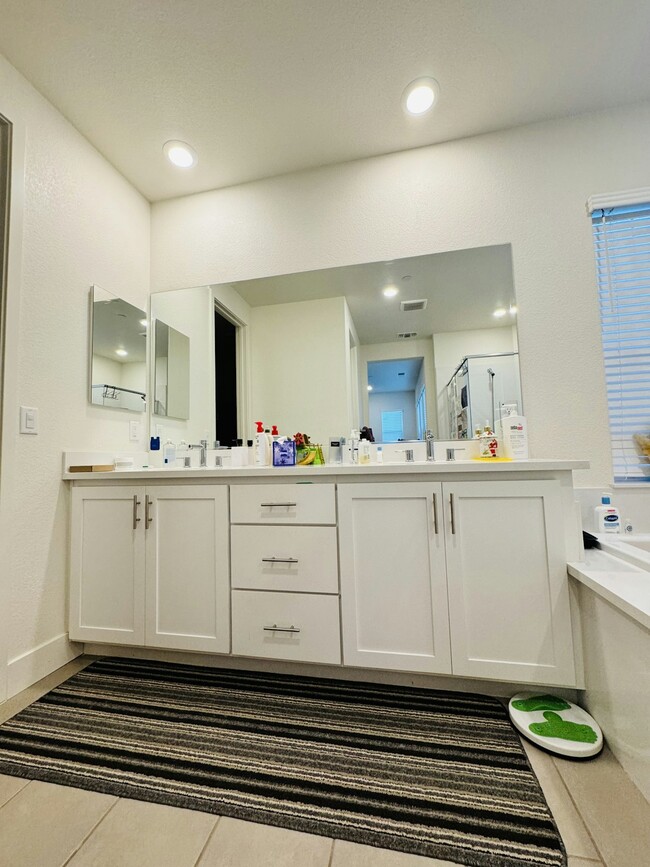 Building Photo - 1715 Tierra Ct