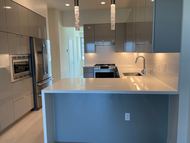 Kitchen - 572 Hudson Ave