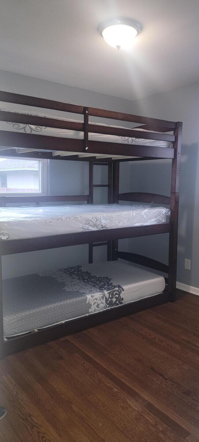 Building Photo - 1726 Eddystone Ave