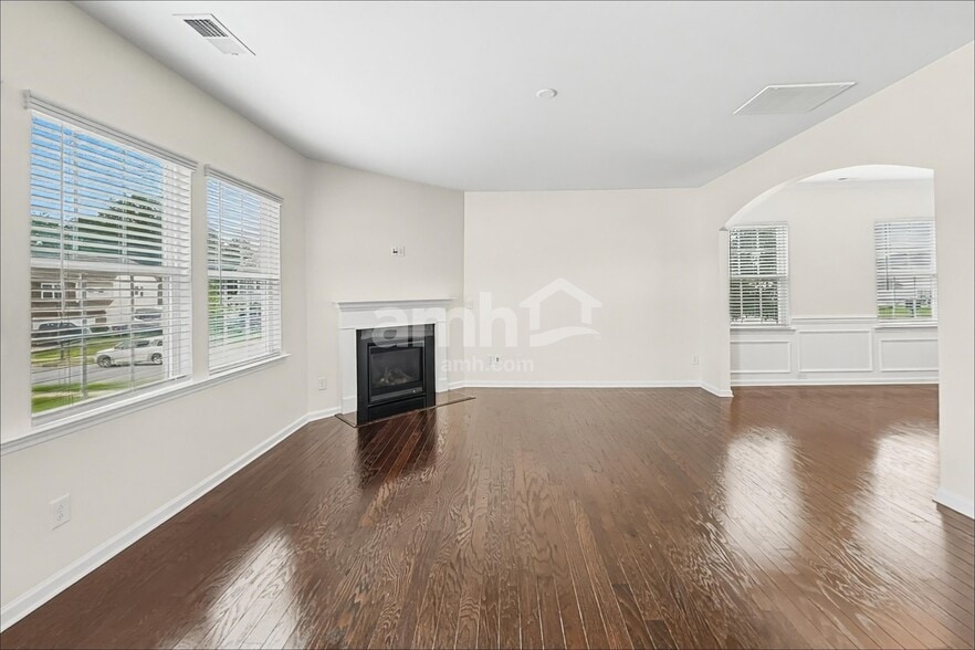 Building Photo - 246 Kennerly Ave