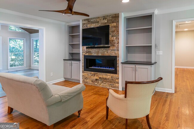 Building Photo - 2535 Melinda Dr NE