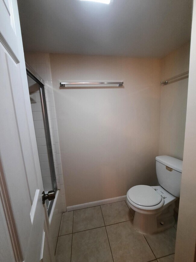 Building Photo - 1440 N Lawnwood Cir