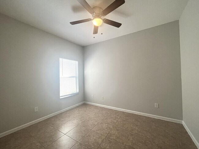 Building Photo - 414 Fern Lake Dr