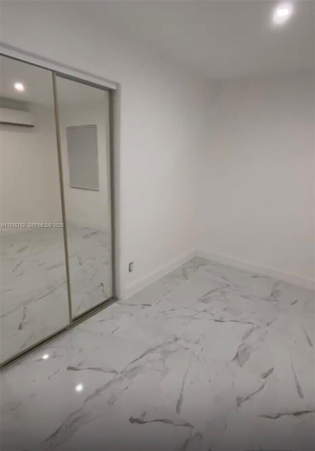 Building Photo - 505 N 24th Ave