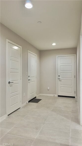 Building Photo - 130 Greenleaf Dr